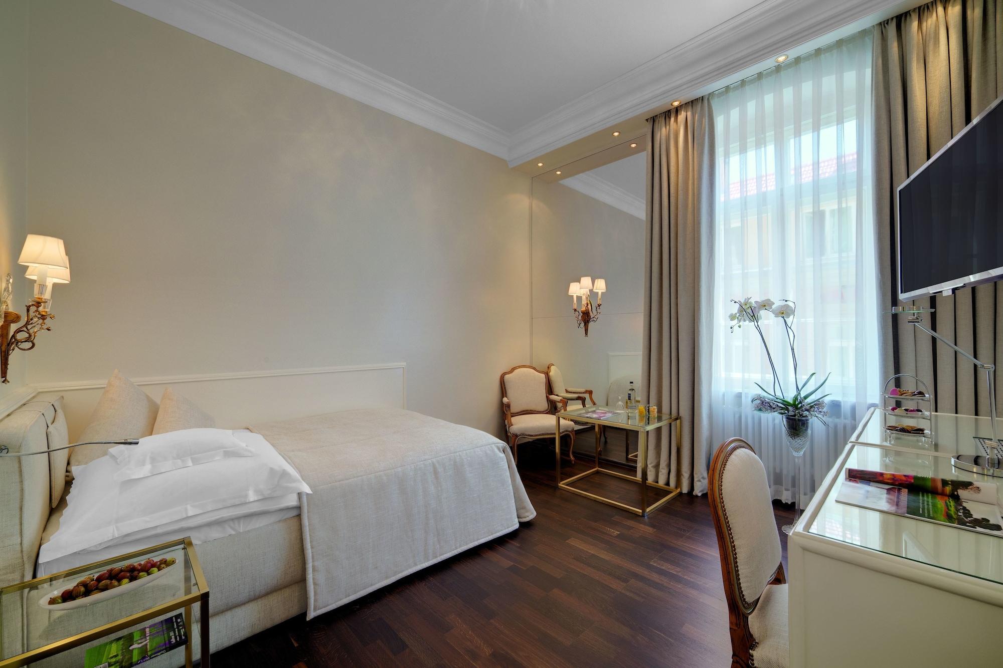 فندق Europäischer Hof هايدلبرغ المظهر الخارجي الصورة A room at the Hotel de la Paix