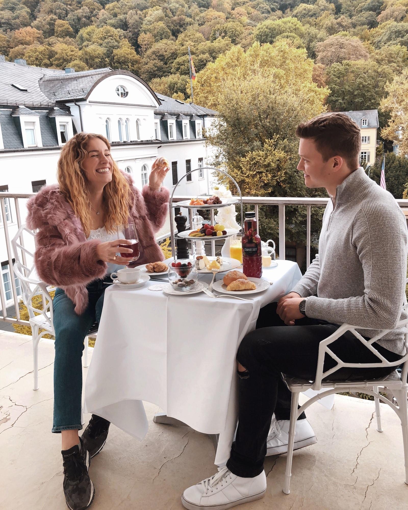 فندق Europäischer Hof هايدلبرغ المظهر الخارجي الصورة Afternoon tea at the Hotel Axelmannstein