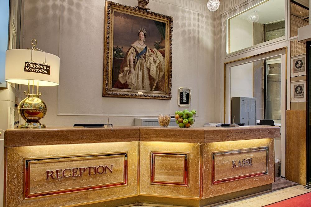 فندق Europäischer Hof هايدلبرغ المظهر الخارجي الصورة Reception desk at the hotel